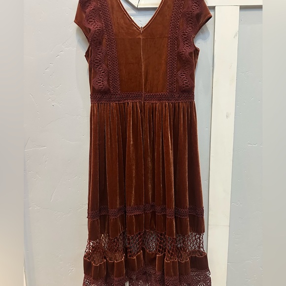 Elegant Rust Velvet Dress - Picture 2 of 4